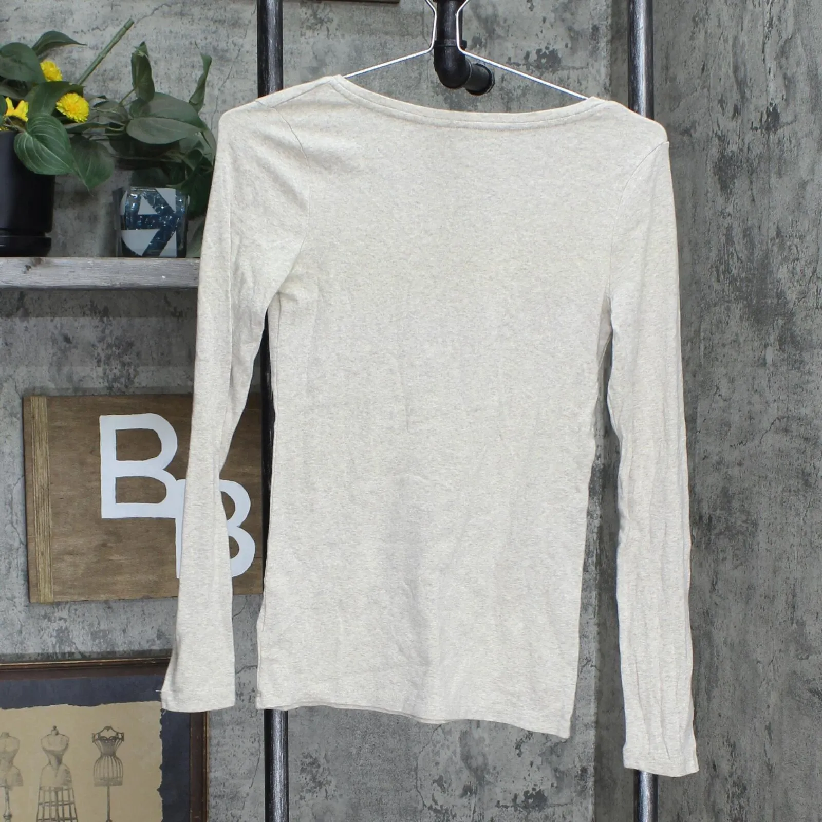 A New Day Women's Regular Fit Long Sleeve V-Neck T-Shirt 554491