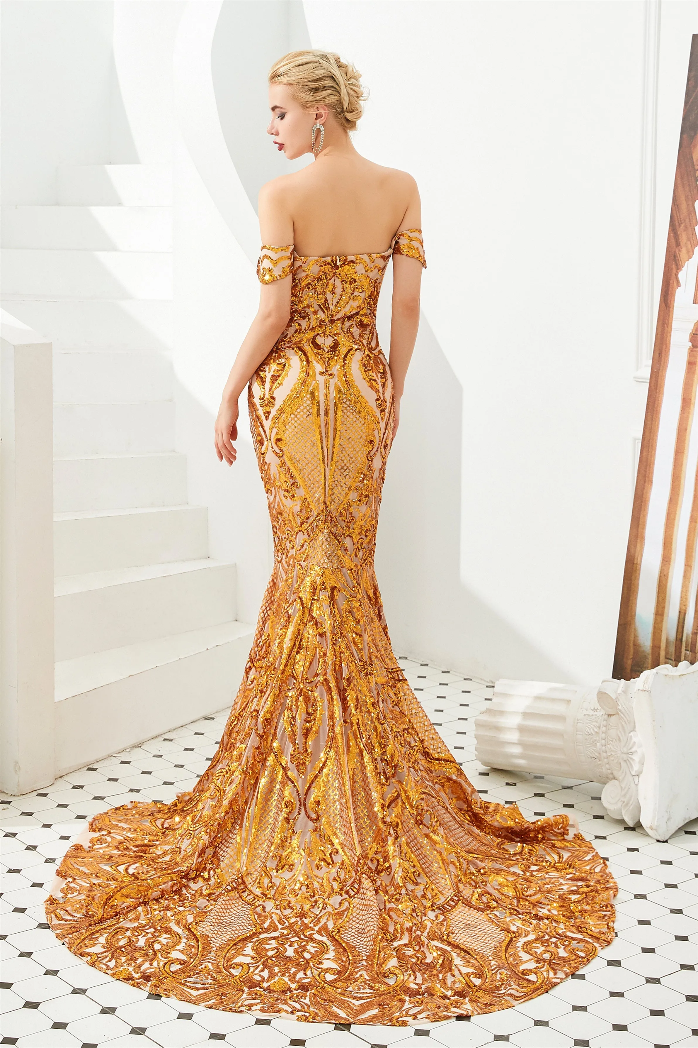 Mermaid Off-the-shoulder Sweetheart Sequined Sleeveless Backless Applique Prom Dress