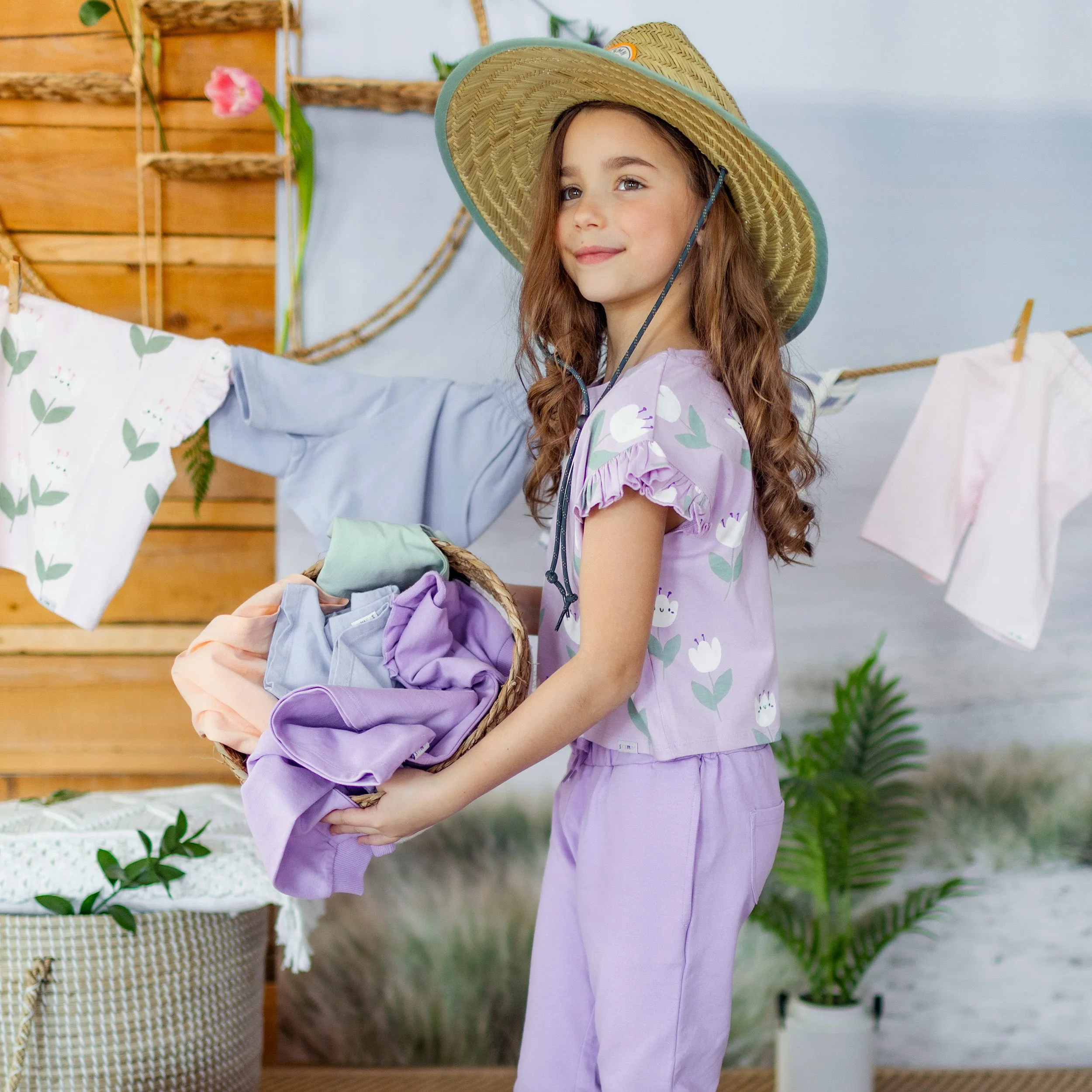 T-shirt ample lilas à motifs de jolies tulipes en jersey extensible, enfant || Loose-fitting lilac t-shirt with tulip all over print in stretch jersey, child