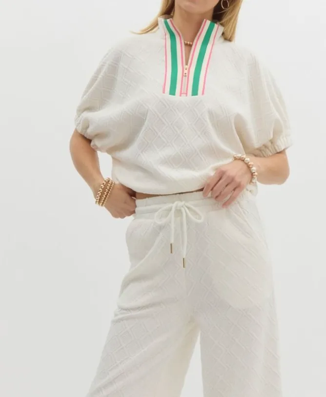 T25915 - Embossed Puff Sleeve Top