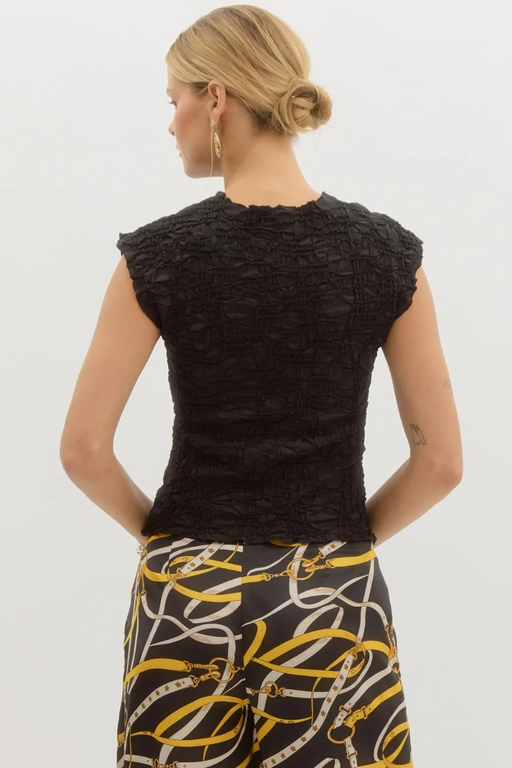 Textured Sleeveless Top {Black}
