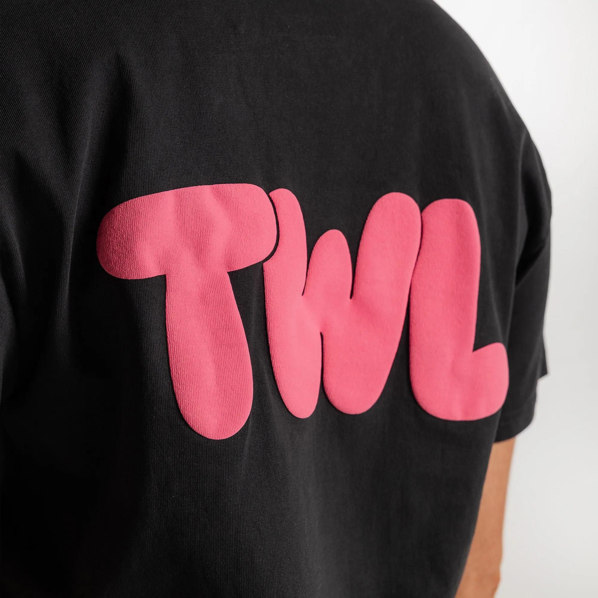 TWL - LIFESTYLE OVERSIZED T-SHIRT - PUFF - BLACK/FLAMINGO