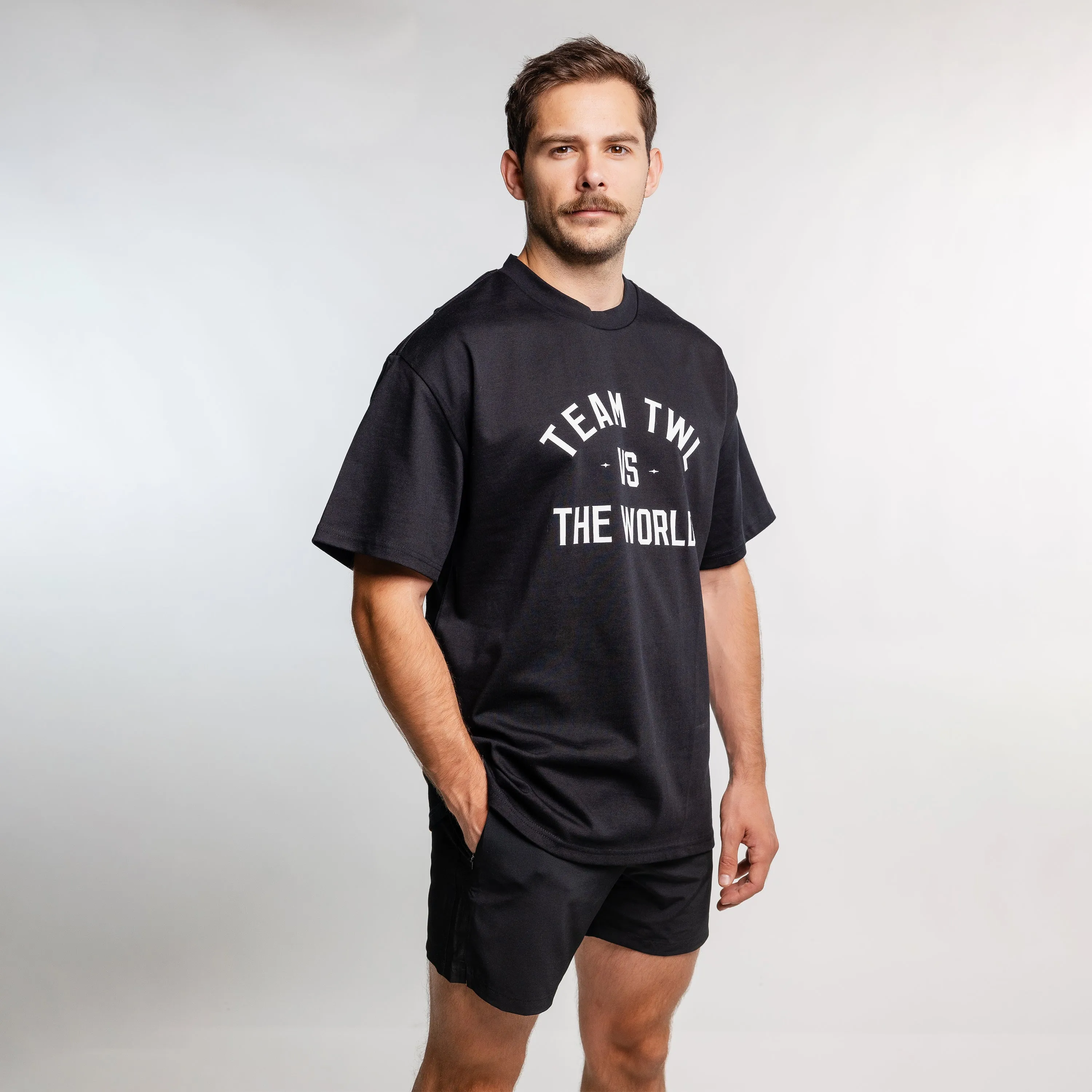 TWL - LIFESTYLE OVERSIZED T-SHIRT - TEAM TWL VS THE WORLD - BLACK