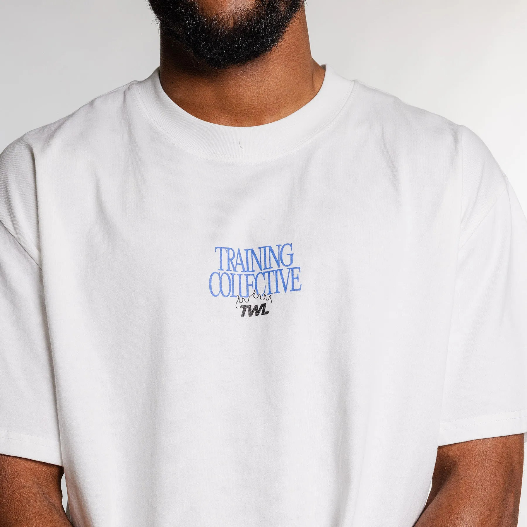 TWL - LIFESTYLE OVERSIZED T-SHIRT - TRAINING COLLECTIVE - FADED WHITE/COBALT BLUE