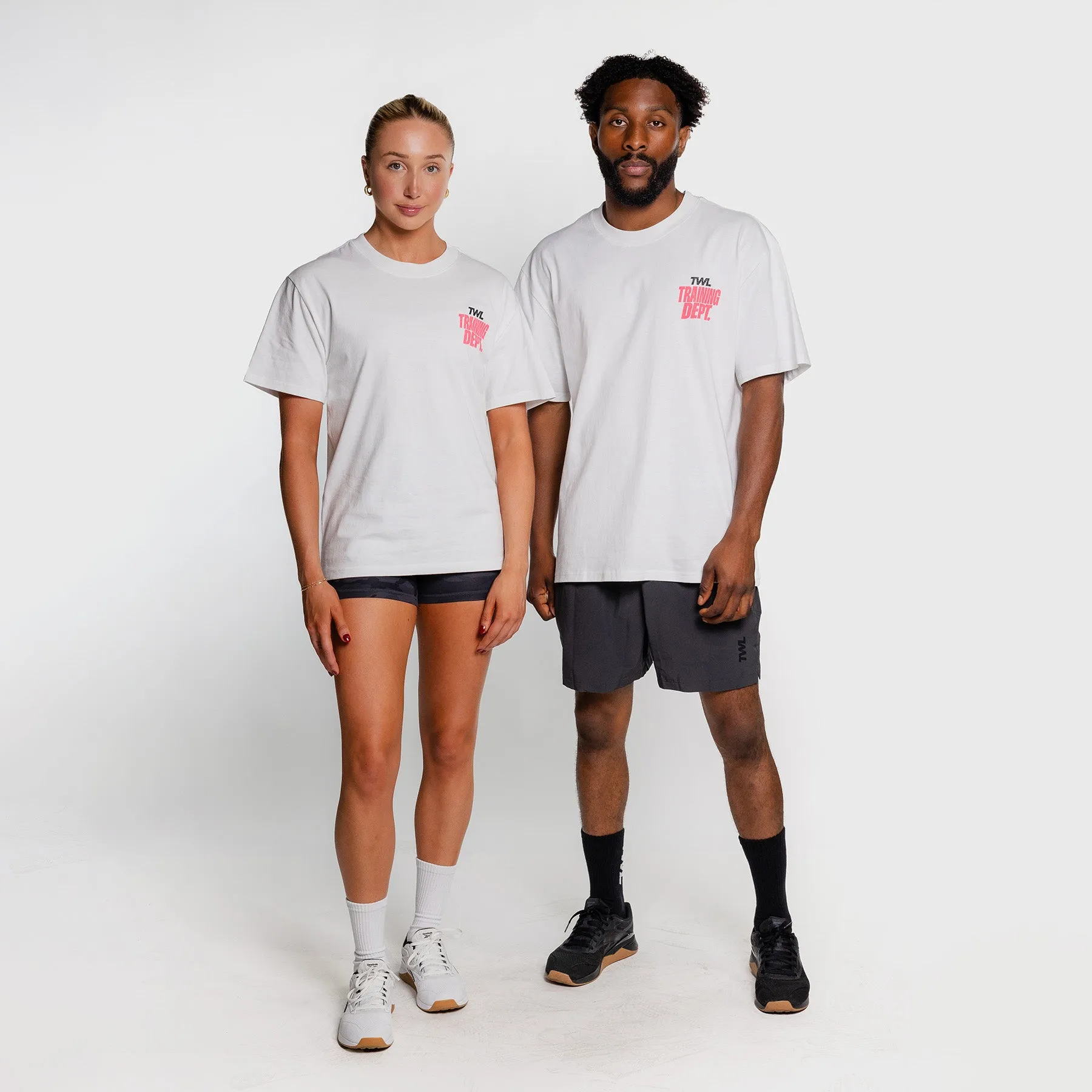 TWL - LIFESTYLE OVERSIZED T-SHIRT - TRAINING DEPARTMENT - FADED WHITE/NEON PINK
